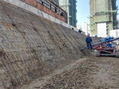 于洪建筑边坡支护