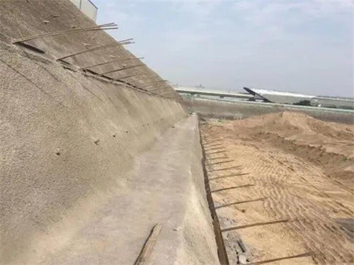 于洪河道边坡加固